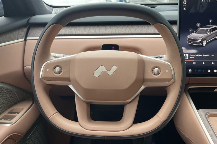 Used ONVO Luxeed L90 2025 Model—Max Seven-Seater Version Steering Wheel