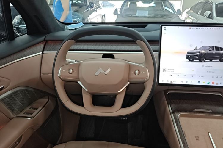Used ONVO Luxeed L90 2025 Model—Black Knight Special Edition—Six-Seater Steering Wheel