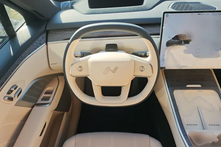 Used ONVO Luxeed L90 2025 Model—Ultra Six-Seater Version Steering Wheel