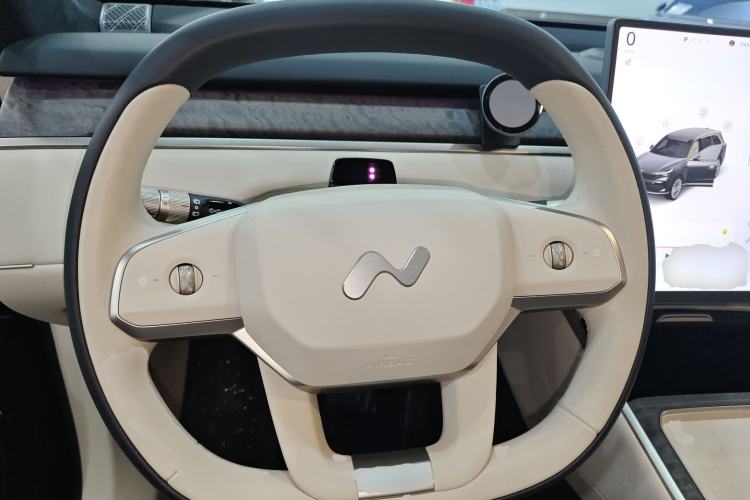 Used ONVO Luxeed L90 2025 Model—Max Six-Seater Version Steering Wheel