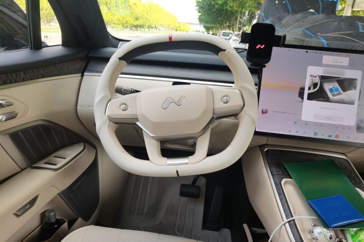 Used ONVO Luxeed L90 2025 Model—Ultra Six-Seater Version Steering Wheel