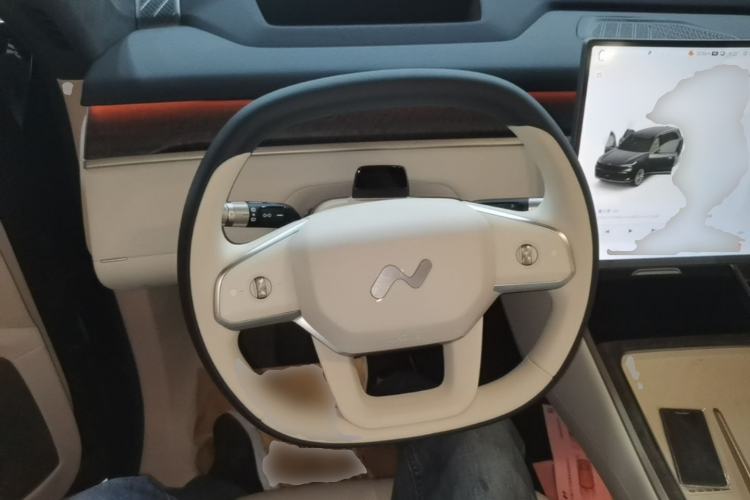 Used ONVO Luxeed L90 2025 Model—Ultra Six-Seater Version Steering Wheel