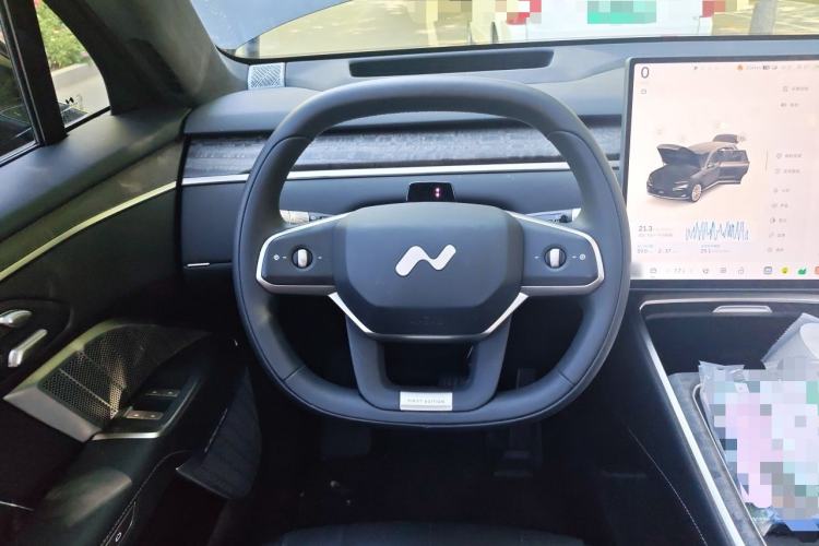 Used ONVO Luxeed L90 2025 Model—Max Six-Seater Version Steering Wheel