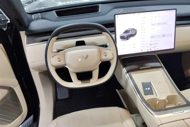 Used ONVO Luxeed L90 2025 Model—Max Six-Seater Version Steering Wheel