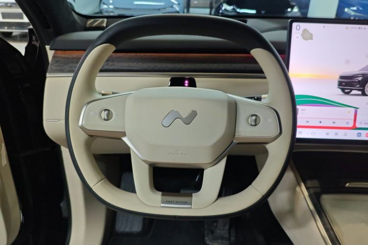 Used ONVO Luxeed L90 2025 Model—Ultra Six-Seater Version Steering Wheel
