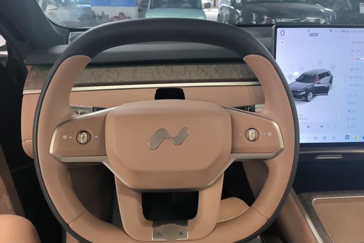 Used ONVO Luxeed L90 2025 Model—Max Six-Seater Version Steering Wheel