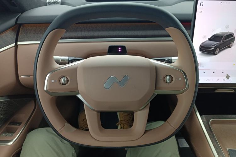 Used ONVO Luxeed L90 2025 Model—Max Six-Seater Version Steering Wheel