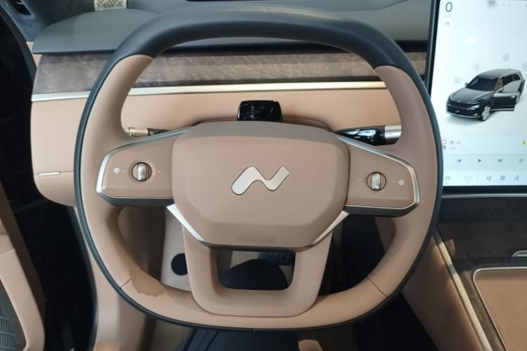 Used ONVO Luxeed L90 2025 Model—Max Six-Seater Version Steering Wheel