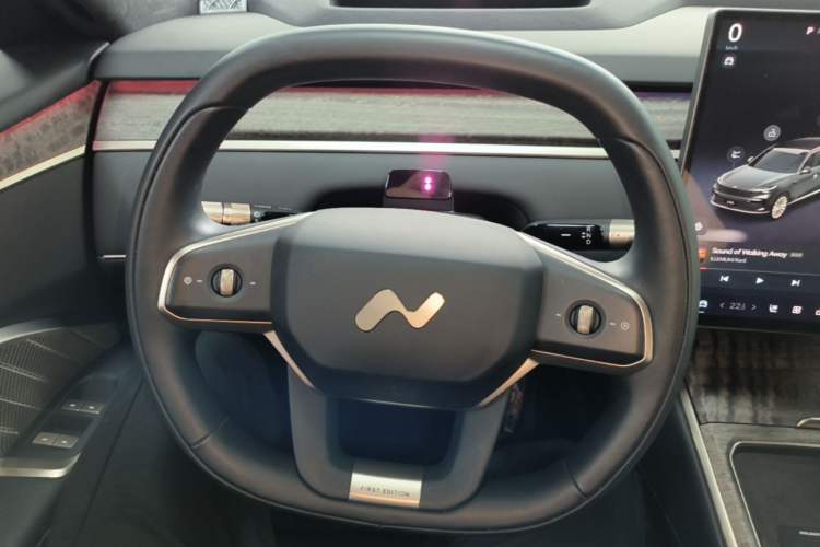 Used ONVO Luxeed L90 2025 Model—Max Six-Seater Version Steering Wheel