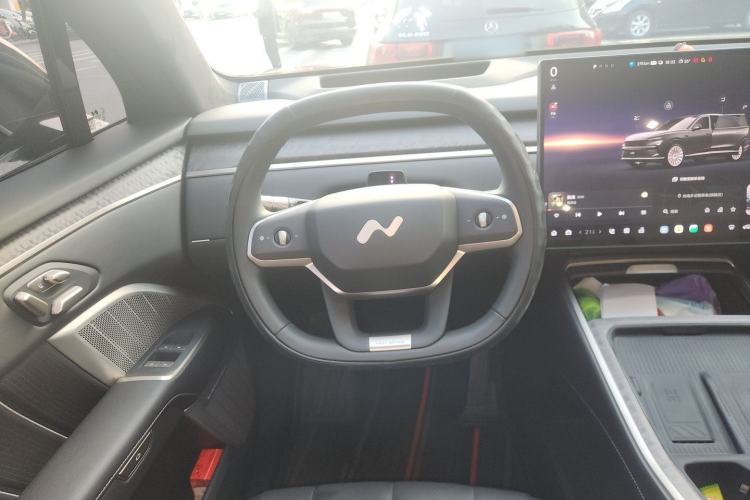 Used ONVO Luxeed L90 2025 Model—Max Six-Seater Version Steering Wheel