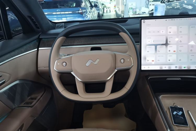 Used ONVO Luxeed L90 2025 Model—Max Six-Seater Version Steering Wheel