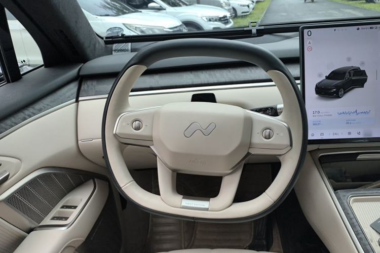Used ONVO Luxeed L90 2025 Model—Ultra Six-Seater Version Steering Wheel