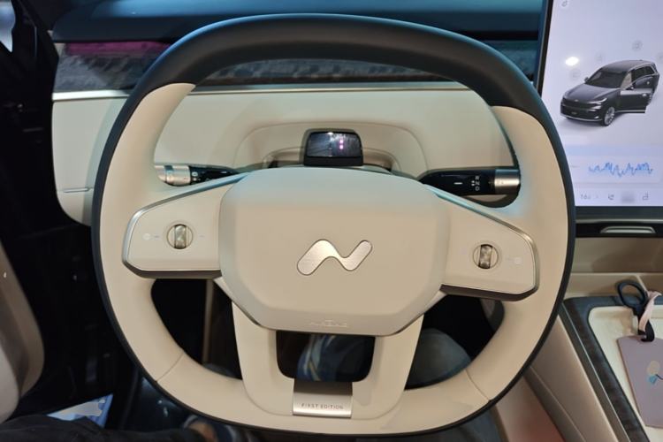 Used ONVO Luxeed L90 2025 Model—Ultra Six-Seater Version Steering Wheel