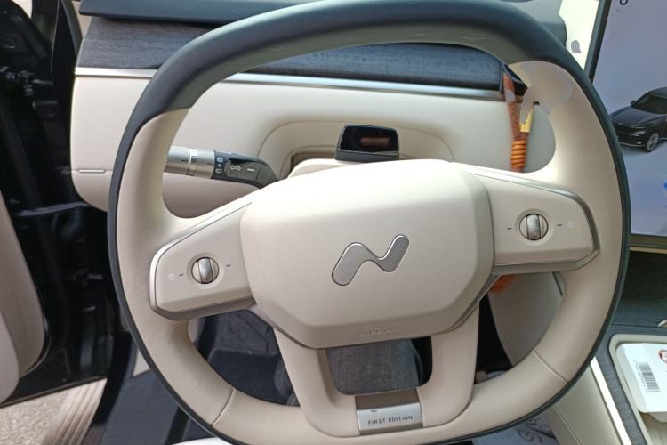 Used ONVO Luxeed L90 2025 Model—Ultra Six-Seater Version Steering Wheel