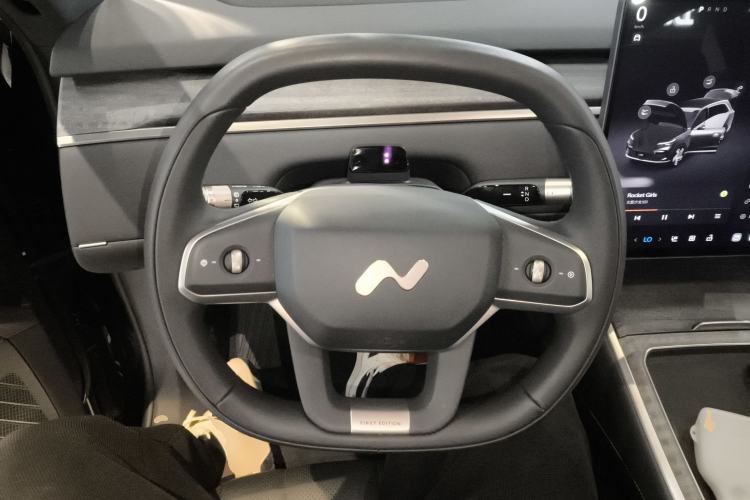 Used ONVO Luxeed L90 2025 Model—Max Six-Seater Version Steering Wheel