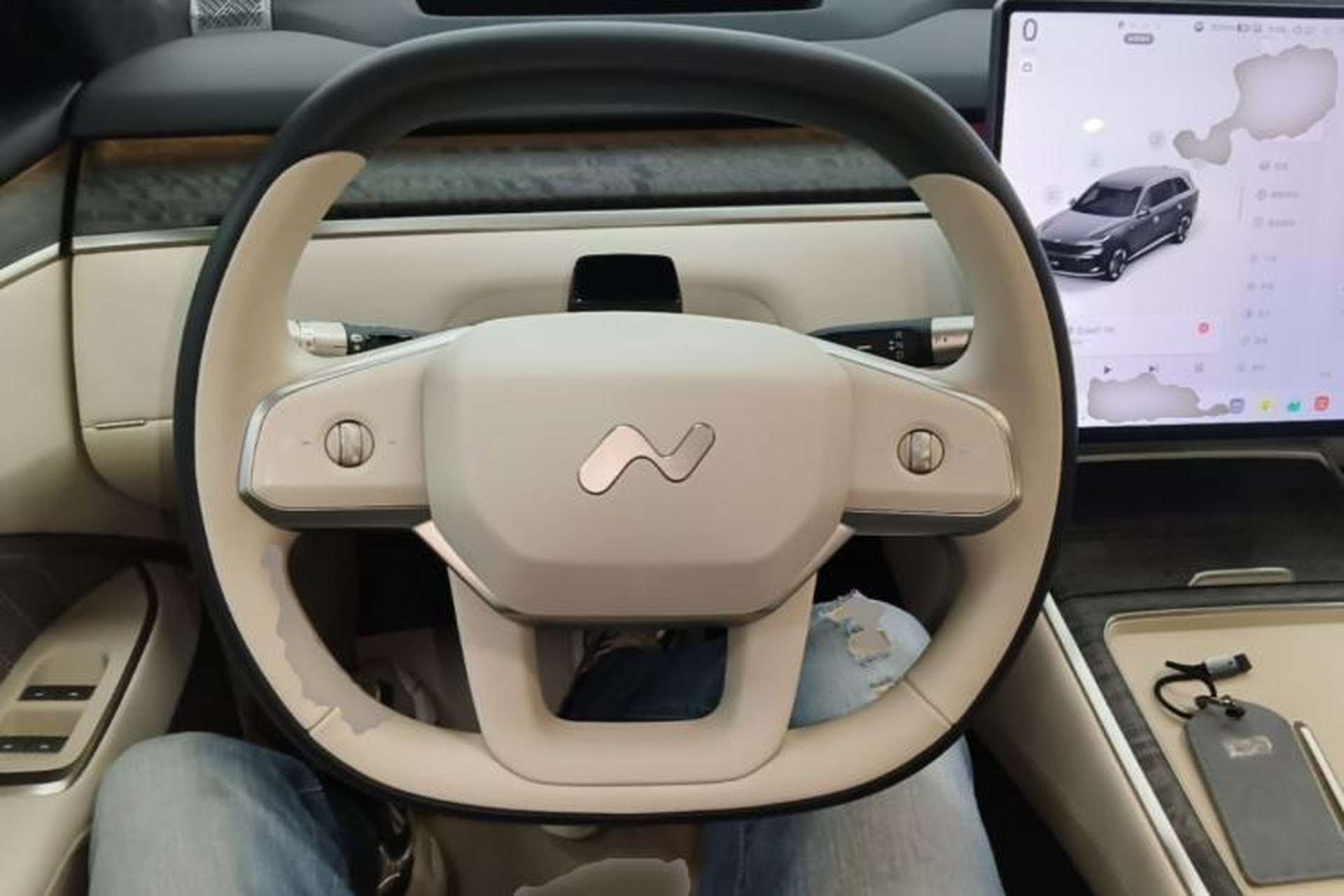 Used ONVO Luxeed L90 2025 Model—Max Six-Seater Version Steering Wheel