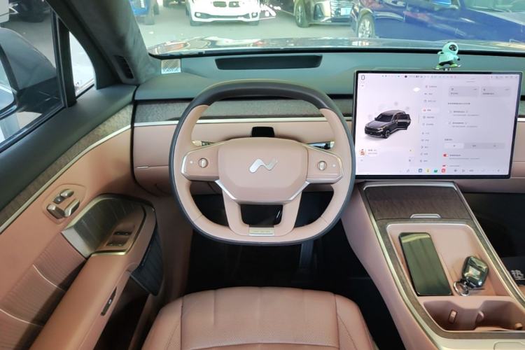 Used ONVO Luxeed L90 2025 Model—Max Six-Seater Version Steering Wheel