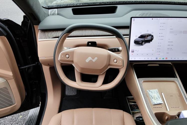 Used ONVO Luxeed L90 2025 Model—Max Six-Seater Version Steering Wheel