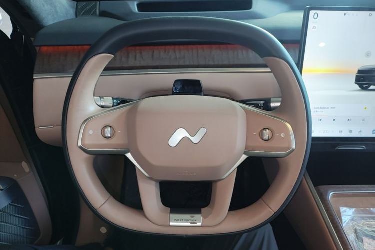 Used ONVO Luxeed L90 2025 Model—Ultra Six-Seater Version Steering Wheel