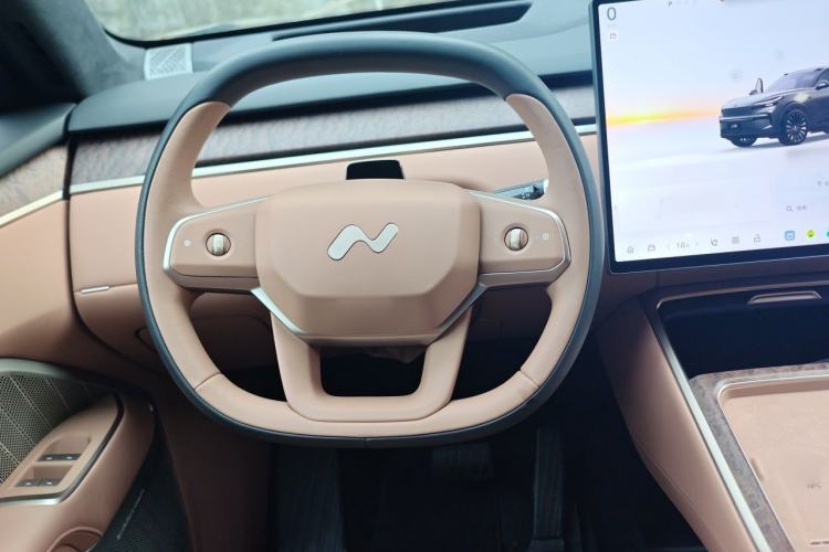 Used ONVO Luxeed L90 2025 Model—Black Knight Special Edition—Six-Seater Steering Wheel