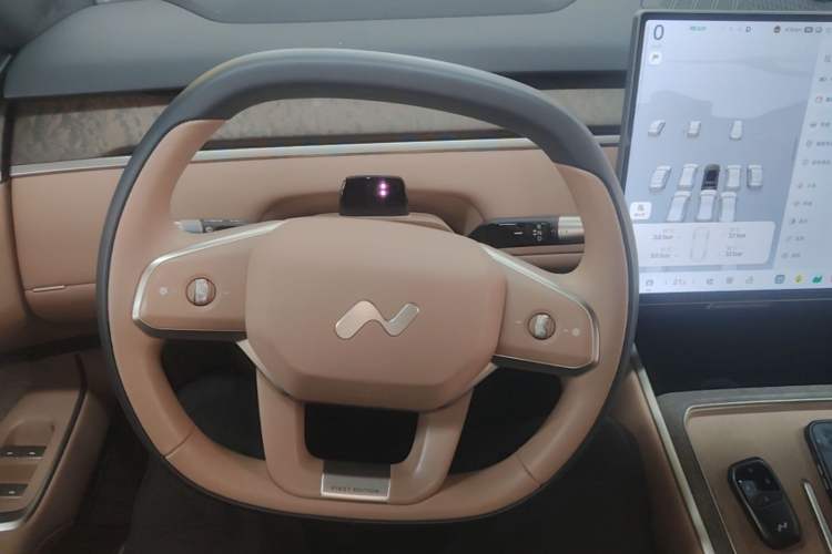 Used ONVO Luxeed L90 2025 Model—Ultra Six-Seater Version Steering Wheel