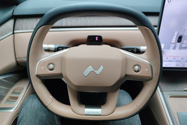Used ONVO Luxeed L90 2025 Model—Ultra Six-Seater Version Steering Wheel