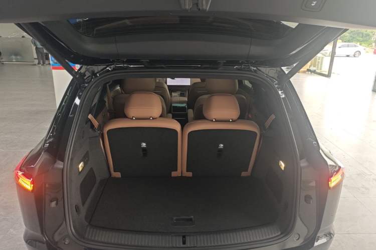 Used ONVO Luxeed L90 2025 Model—Max Six-Seater Version Trunk