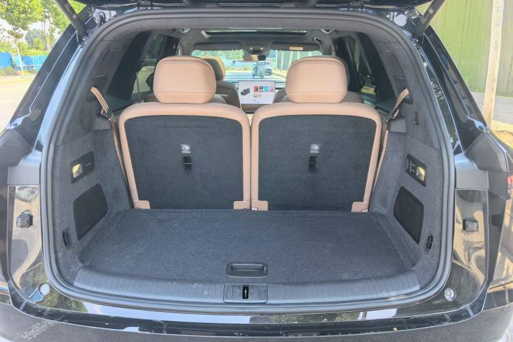Used ONVO Luxeed L90 2025 Model—Ultra Six-Seater Version Trunk