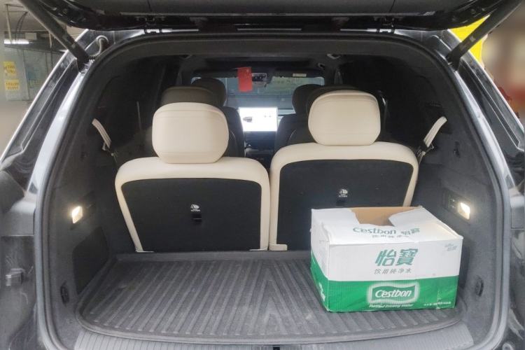 Used ONVO Luxeed L90 2025 Model—Pro Six-Seater Version Trunk