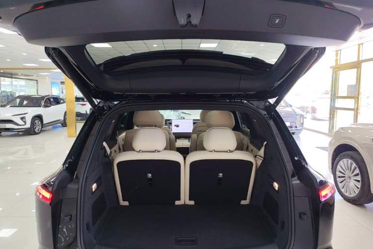 Used ONVO Luxeed L90 2025 Model—Max Six-Seater Version Trunk