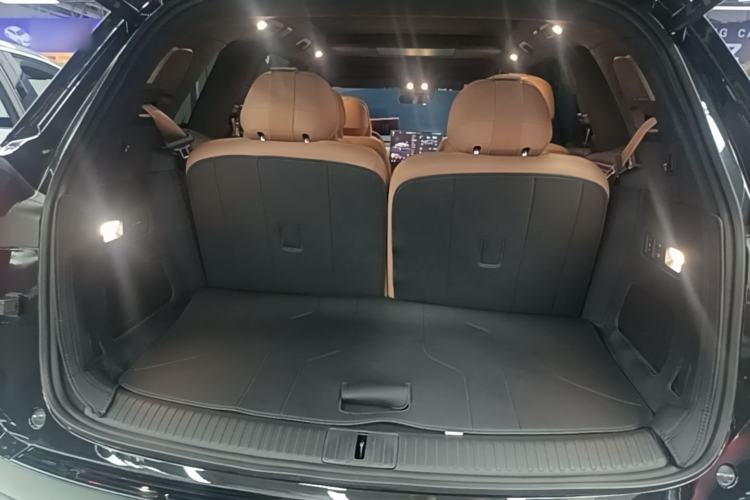 Used ONVO Luxeed L90 2025 Model—Ultra Six-Seater Version Trunk