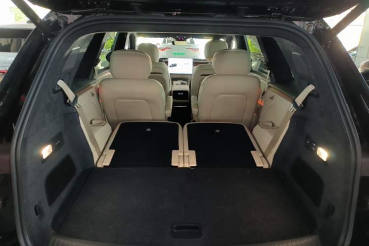 Used ONVO Luxeed L90 2025 Model—Ultra Six-Seater Version Trunk