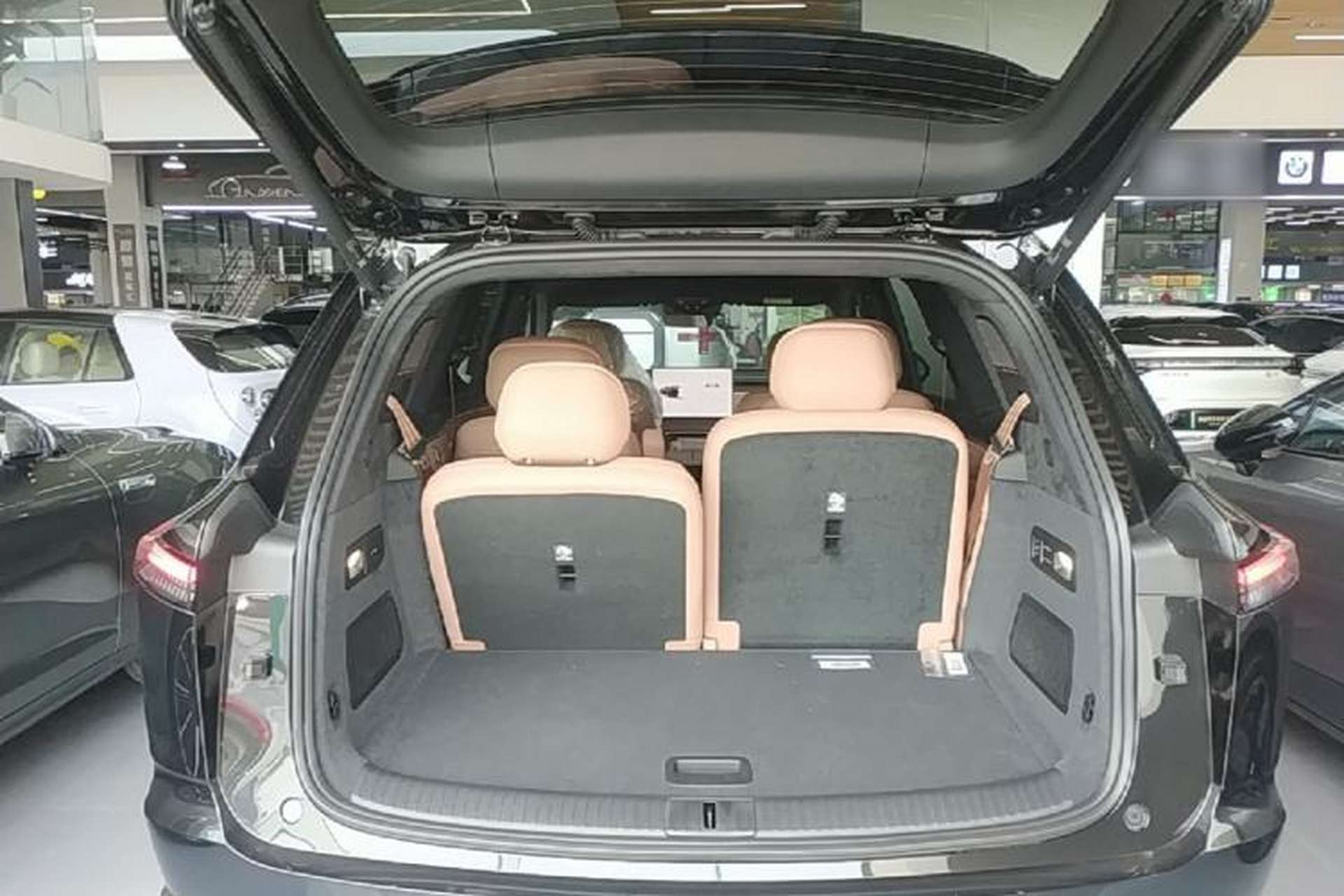 Used ONVO Luxeed L90 2025 Model—Ultra Six-Seater Version Trunk