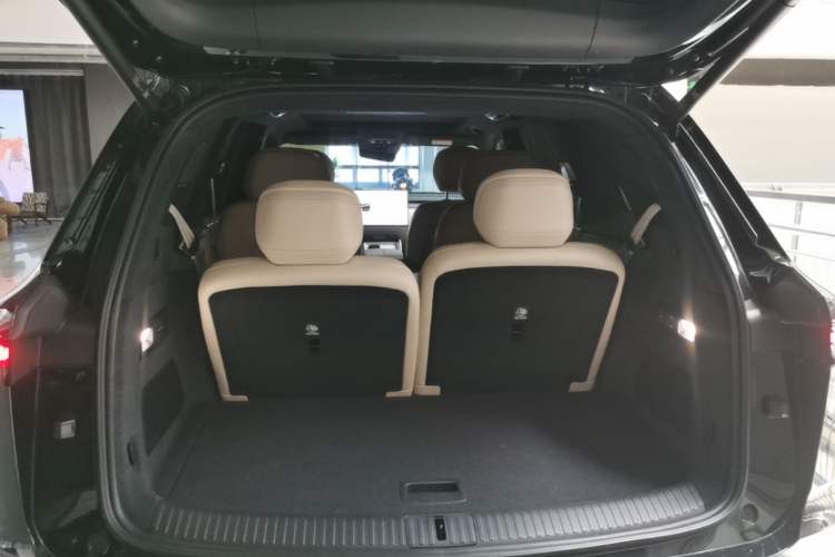 Used ONVO Luxeed L90 2025 Model—Ultra Six-Seater Version Trunk