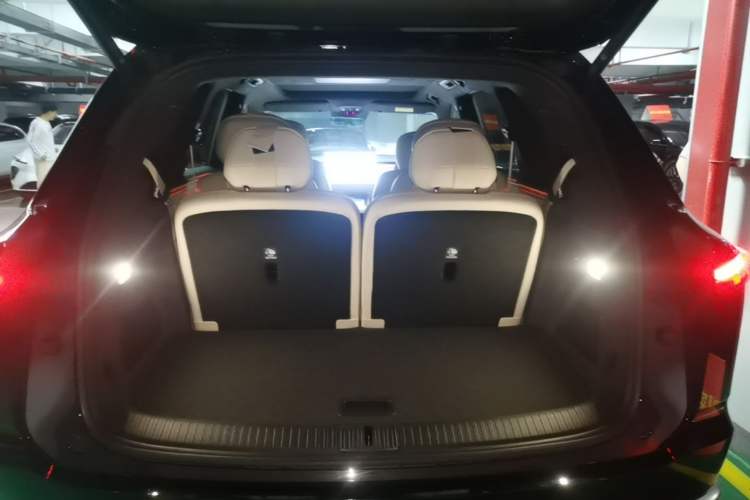 Used ONVO Luxeed L90 2025 Model—Ultra Six-Seater Version Trunk
