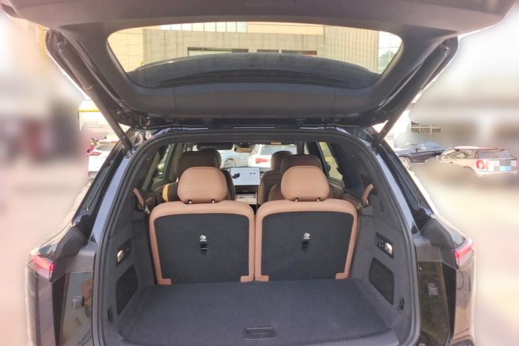 Used ONVO Luxeed L90 2025 Model—Ultra Six-Seater Version Trunk
