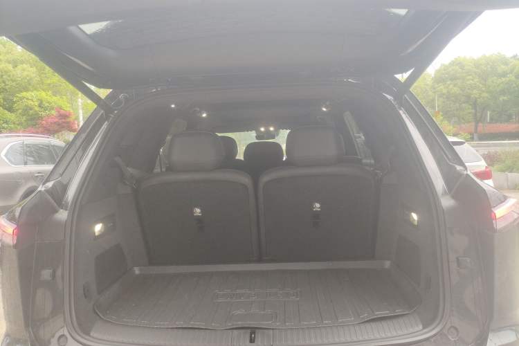 Used ONVO Luxeed L90 2025 Model—Pro Seven-Seater Version Trunk