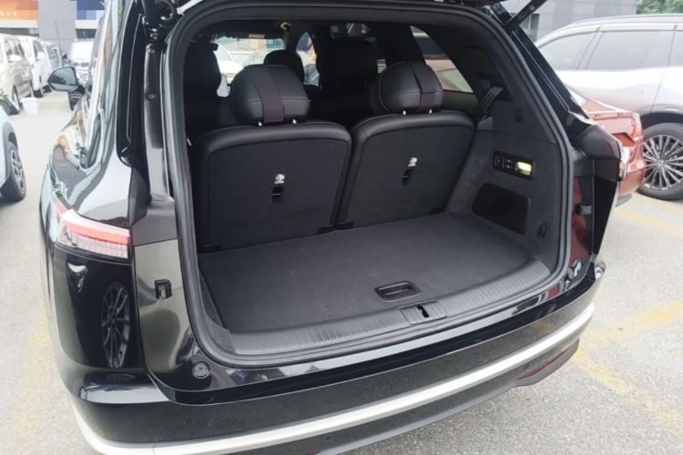Used ONVO Luxeed L90 2025 Model—Ultra Six-Seater Version Trunk