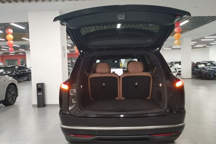 Used ONVO Luxeed L90 2025 Model—Ultra Six-Seater Version Trunk