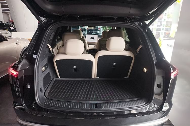 Used ONVO Luxeed L90 2025 Model—Ultra Six-Seater Version Trunk