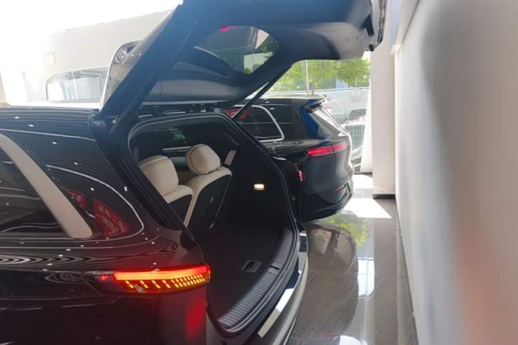 Used ONVO Luxeed L90 2025 Model—Ultra Six-Seater Version Trunk