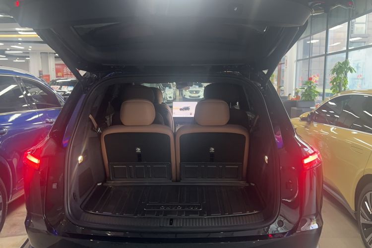 Used ONVO Luxeed L90 2025 Model—Ultra Six-Seater Version Trunk