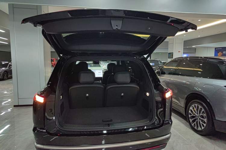 Used ONVO Luxeed L90 2025 Model—Ultra Six-Seater Version Trunk