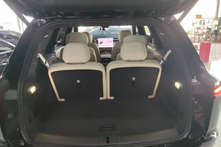 Used ONVO Luxeed L90 2025 Model—Max Six-Seater Version Trunk