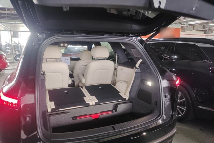 Used ONVO Luxeed L90 2025 Model—Ultra Six-Seater Version Trunk