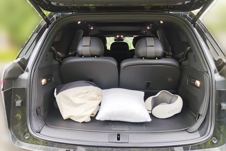 Used ONVO Luxeed L90 2025 Model—Pro Seven-Seater Version Trunk