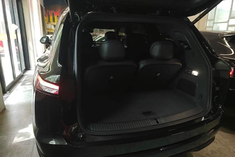 Used ONVO Luxeed L90 2025 Model—Ultra Six-Seater Version Trunk