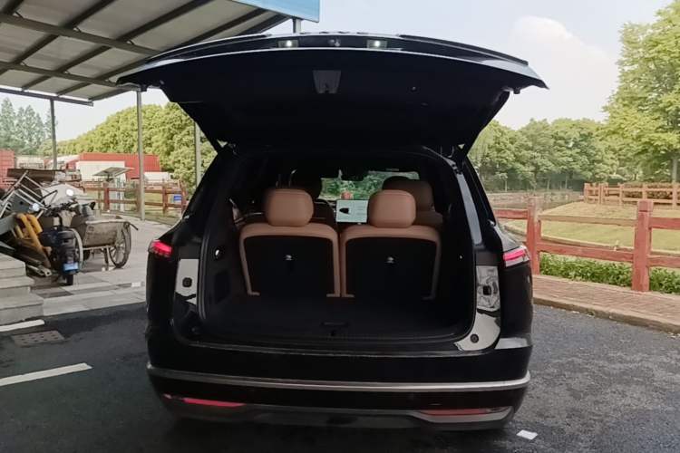 Used ONVO Luxeed L90 2025 Model—Ultra Six-Seater Version Trunk