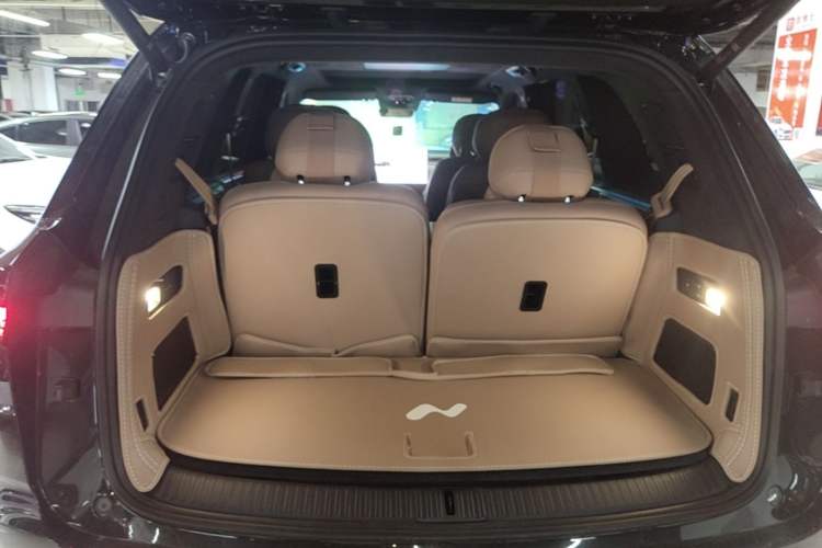 Used ONVO Luxeed L90 2025 Model—Max Six-Seater Version Trunk