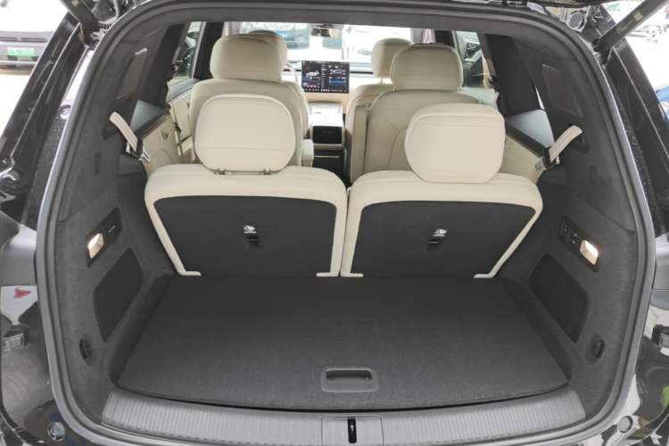 Used ONVO Luxeed L90 2025 Model—Max Six-Seater Version Trunk